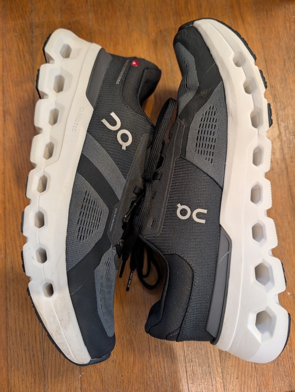 ON Cloud Runnner, Women's 10, Black/White